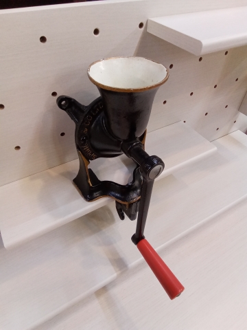 クラシックレトロなコーヒーミル!