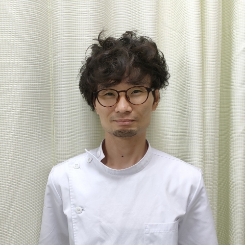 院長の宮岡武蔵です。はり治療おまかせくだい。(空手もやってます)
