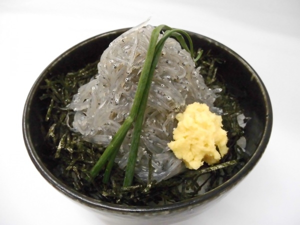 「生しらす丼」