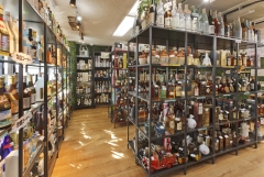 お酒各種販売しております。