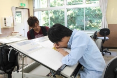 手描きで製図を仕上げる