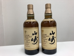 サントリー山崎12年も同様に定価以上の買取価格になります。