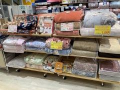 毛布やカバー、タオル等の小物も充実!